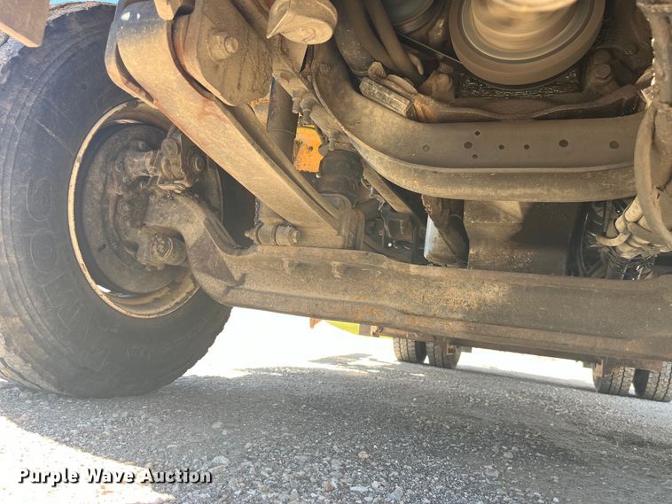 image for item EK8611 2006 International  7400 dump truck