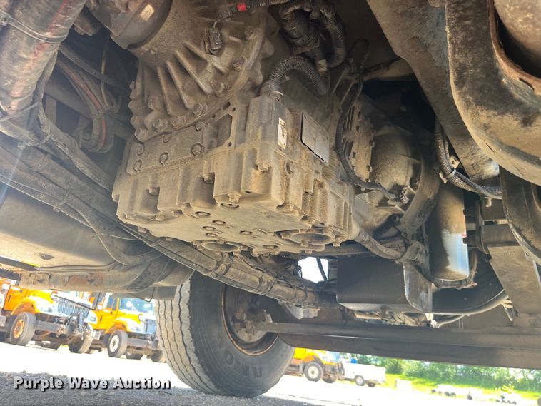 image for item EK8611 2006 International  7400 dump truck