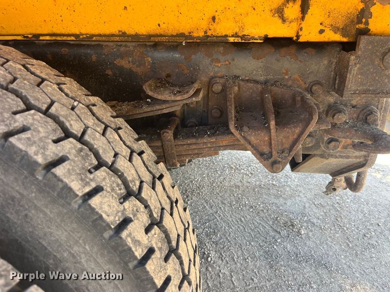 image for item EK8611 2006 International  7400 dump truck