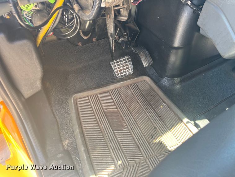 image for item EK8611 2006 International  7400 dump truck