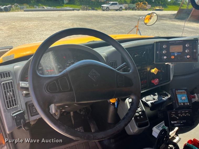 image for item EK8611 2006 International  7400 dump truck