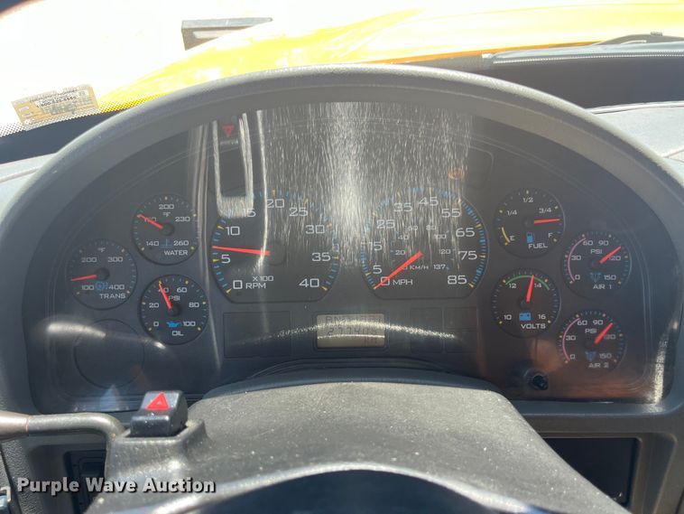 image for item EK8611 2006 International  7400 dump truck