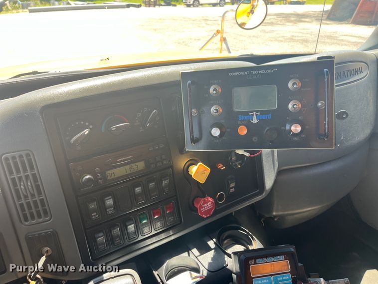 image for item EK8611 2006 International  7400 dump truck