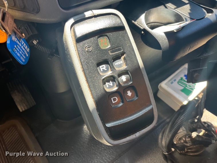 image for item EK8611 2006 International  7400 dump truck