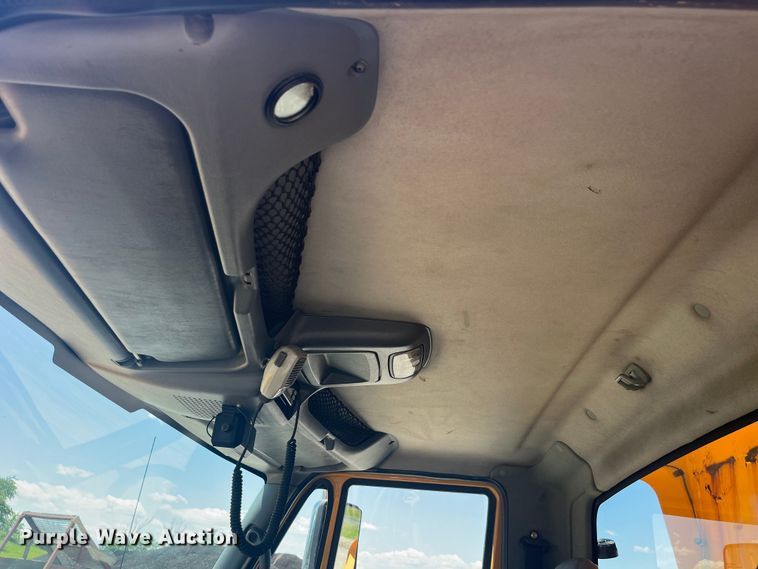 image for item EK8611 2006 International  7400 dump truck