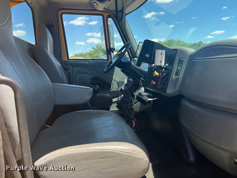 image for item EK8611 2006 International  7400 dump truck