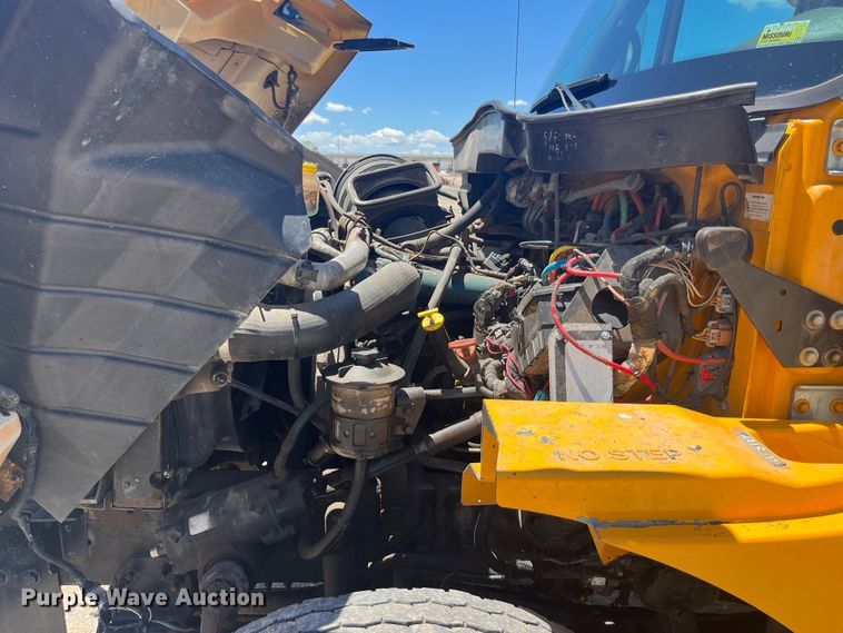 image for item EK8611 2006 International  7400 dump truck