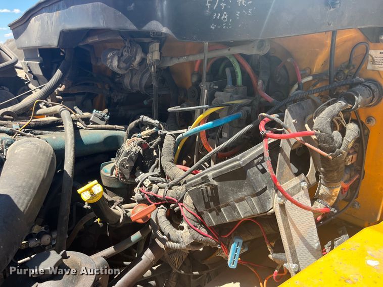 image for item EK8611 2006 International  7400 dump truck