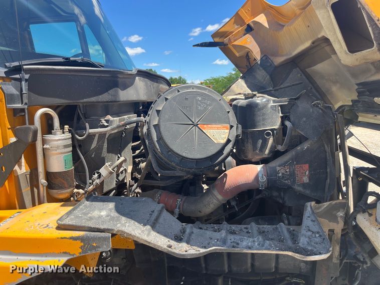 image for item EK8611 2006 International  7400 dump truck