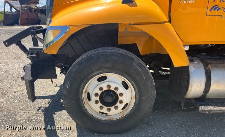 image for item EK8611 2006 International  7400 dump truck