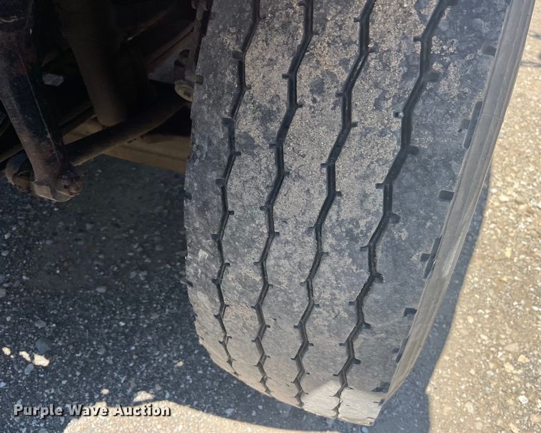 image for item EK8611 2006 International  7400 dump truck