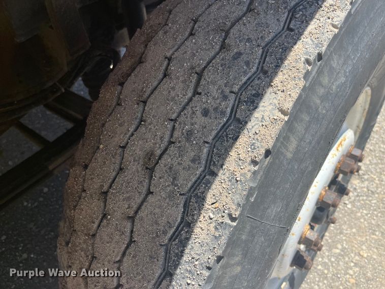 image for item EK8611 2006 International  7400 dump truck