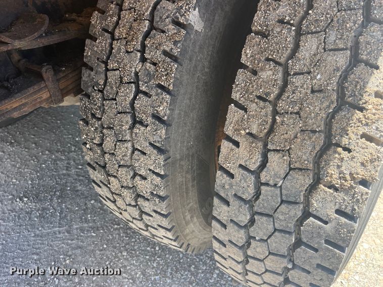 image for item EK8611 2006 International  7400 dump truck