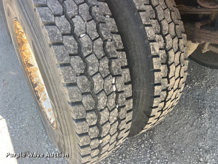 image for item EK8611 2006 International  7400 dump truck