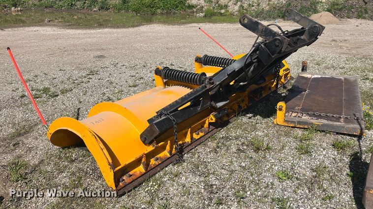 image for item EK8611 2006 International  7400 dump truck