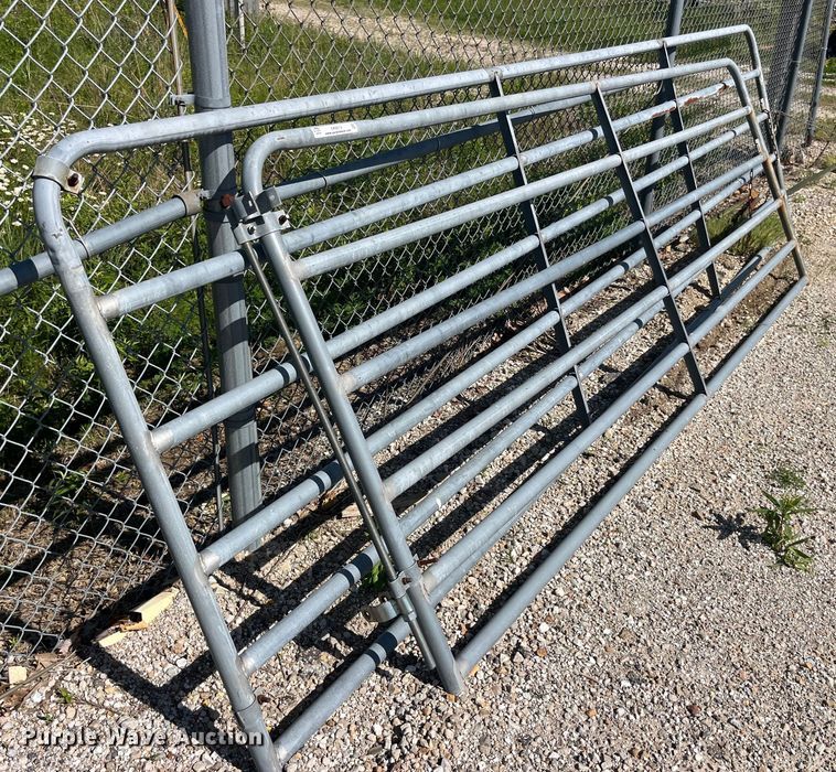 image for item EK8612 (2) livestock panels