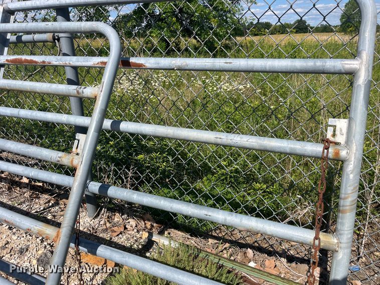 image for item EK8612 (2) livestock panels