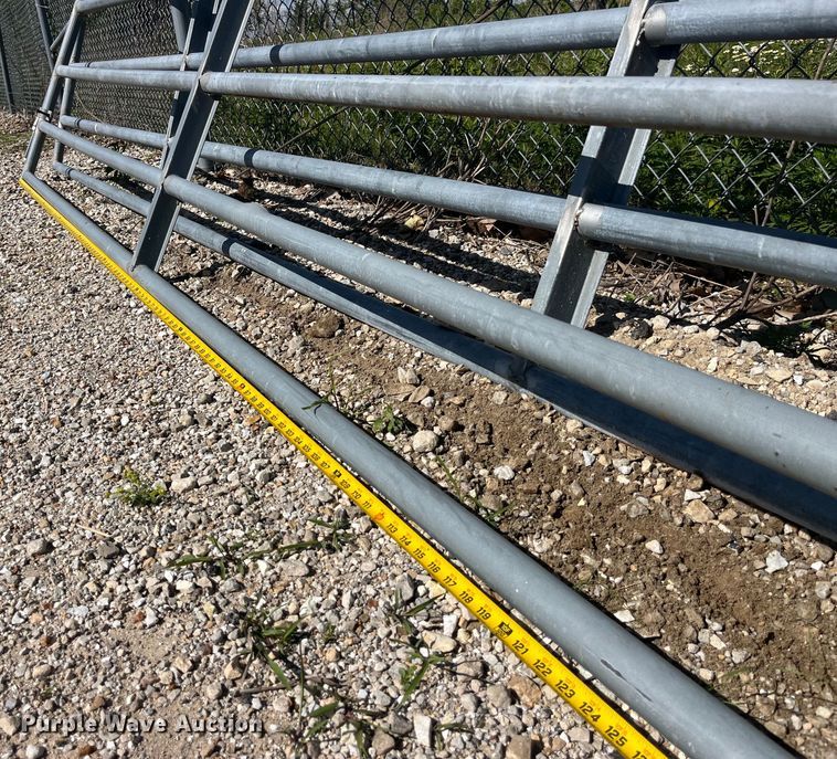 image for item EK8612 (2) livestock panels