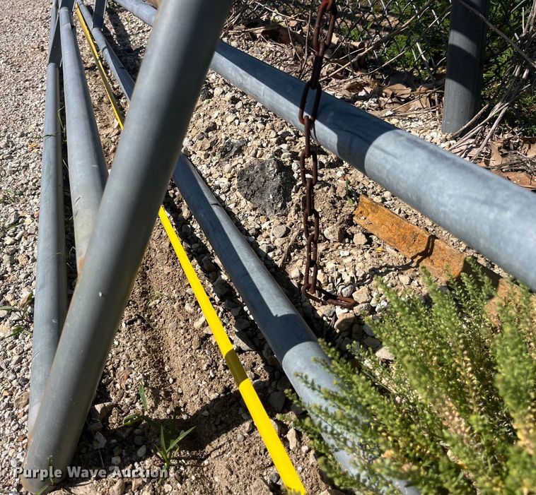 image for item EK8612 (2) livestock panels