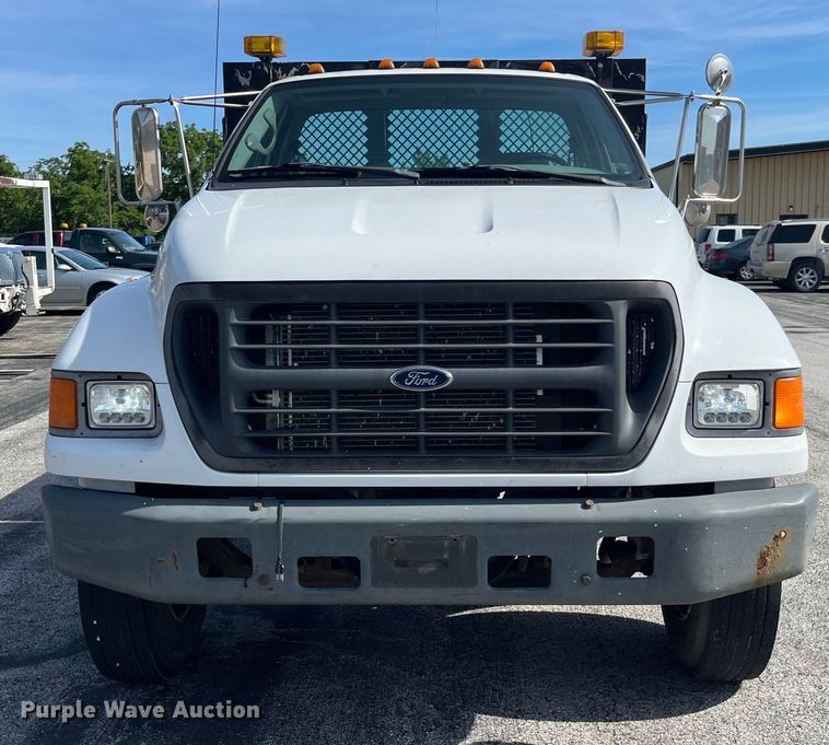 image for item EK8613 2003 Ford F650 Super Duty XL flatbed truck