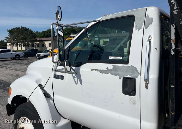 image for item EK8613 2003 Ford F650 Super Duty XL flatbed truck