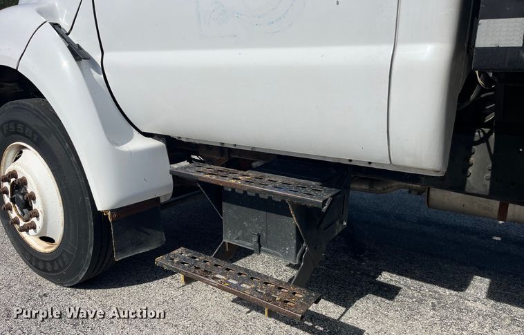 image for item EK8613 2003 Ford F650 Super Duty XL flatbed truck