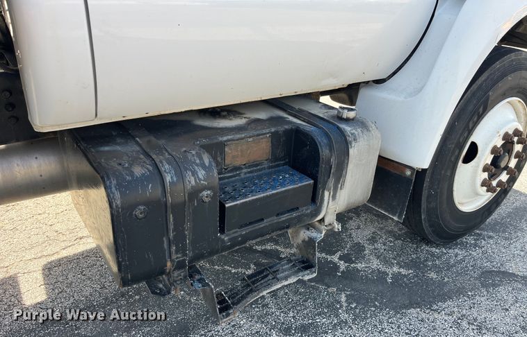 image for item EK8613 2003 Ford F650 Super Duty XL flatbed truck