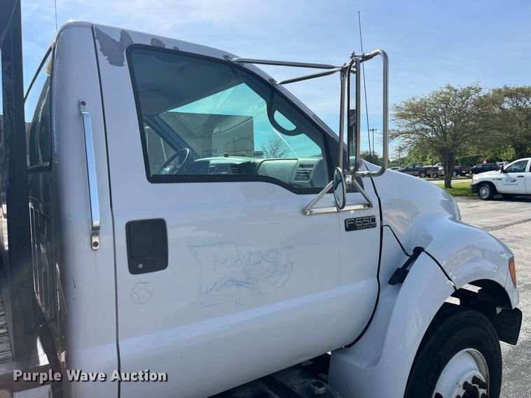 image for item EK8613 2003 Ford F650 Super Duty XL flatbed truck