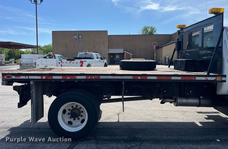 image for item EK8613 2003 Ford F650 Super Duty XL flatbed truck