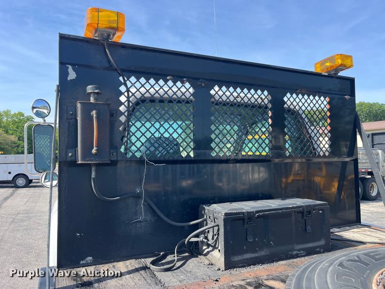 image for item EK8613 2003 Ford F650 Super Duty XL flatbed truck