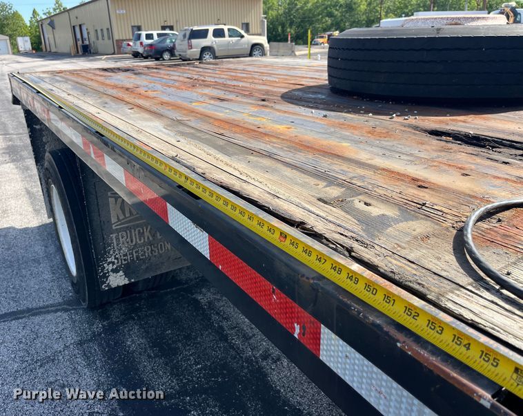 image for item EK8613 2003 Ford F650 Super Duty XL flatbed truck