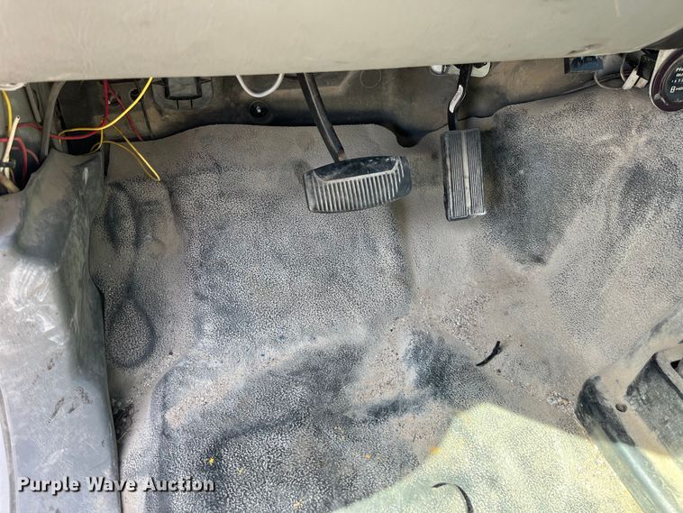 image for item EK8613 2003 Ford F650 Super Duty XL flatbed truck