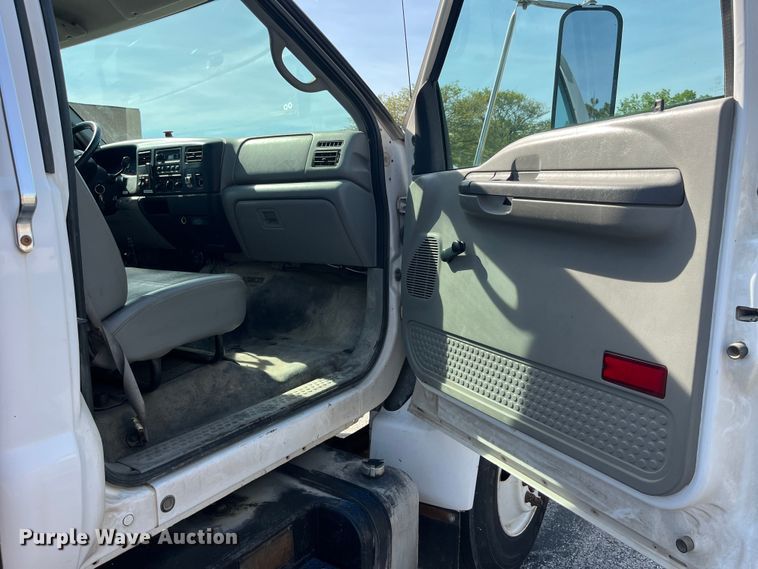 image for item EK8613 2003 Ford F650 Super Duty XL flatbed truck