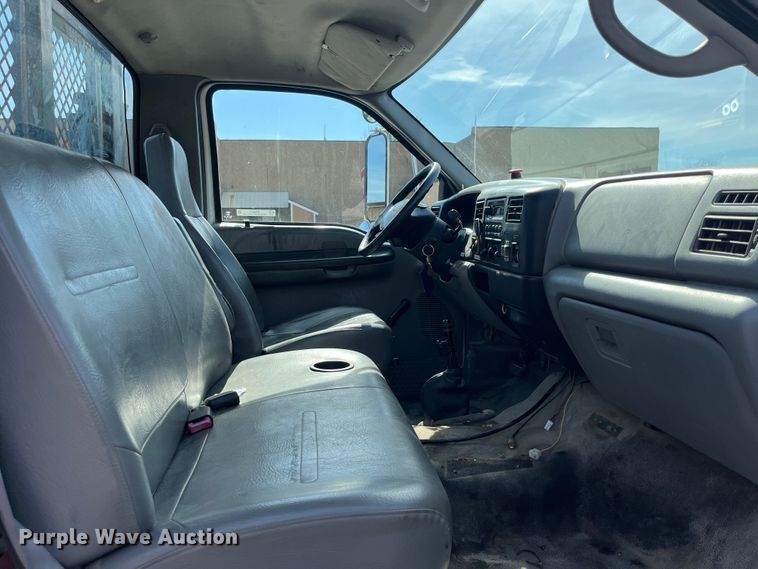 image for item EK8613 2003 Ford F650 Super Duty XL flatbed truck