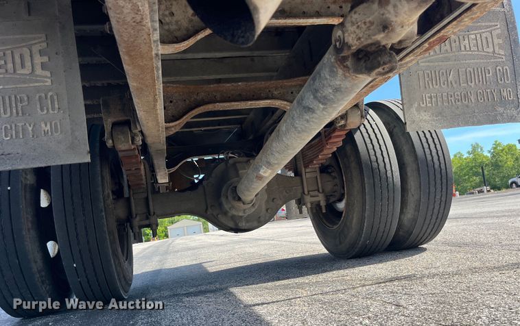 image for item EK8613 2003 Ford F650 Super Duty XL flatbed truck