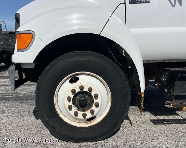 image for item EK8613 2003 Ford F650 Super Duty XL flatbed truck