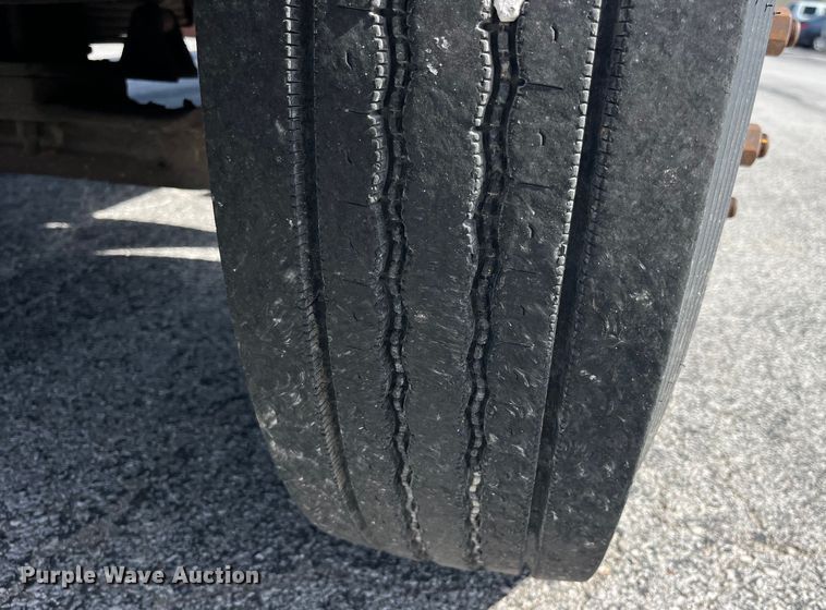 image for item EK8613 2003 Ford F650 Super Duty XL flatbed truck