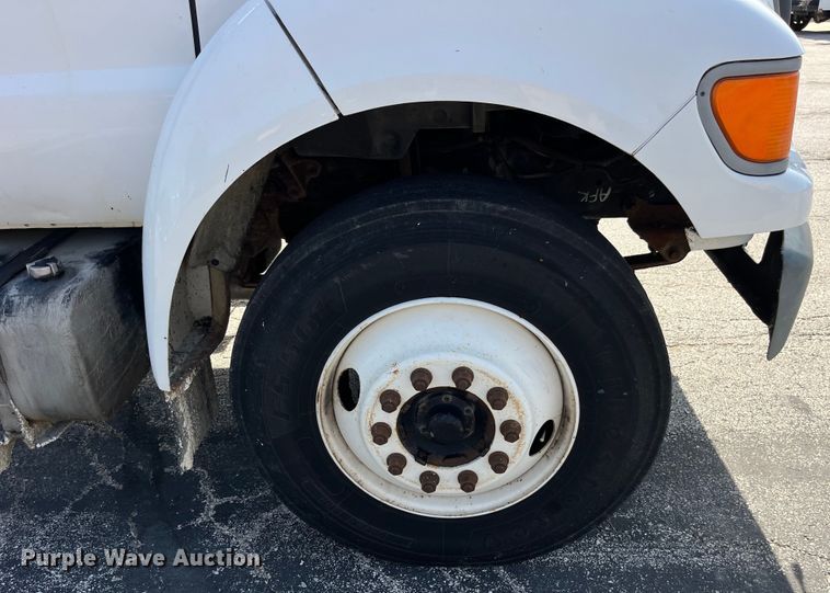 image for item EK8613 2003 Ford F650 Super Duty XL flatbed truck