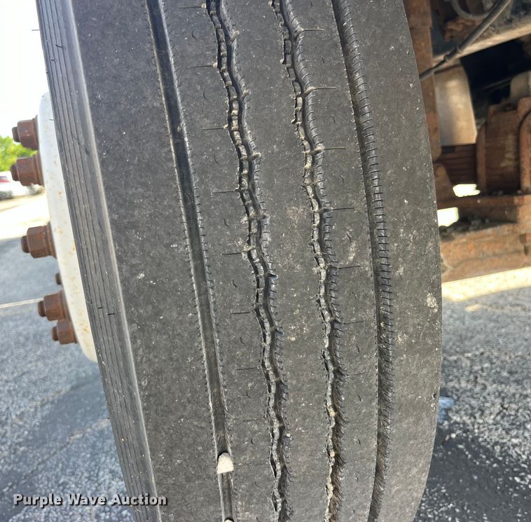 image for item EK8613 2003 Ford F650 Super Duty XL flatbed truck