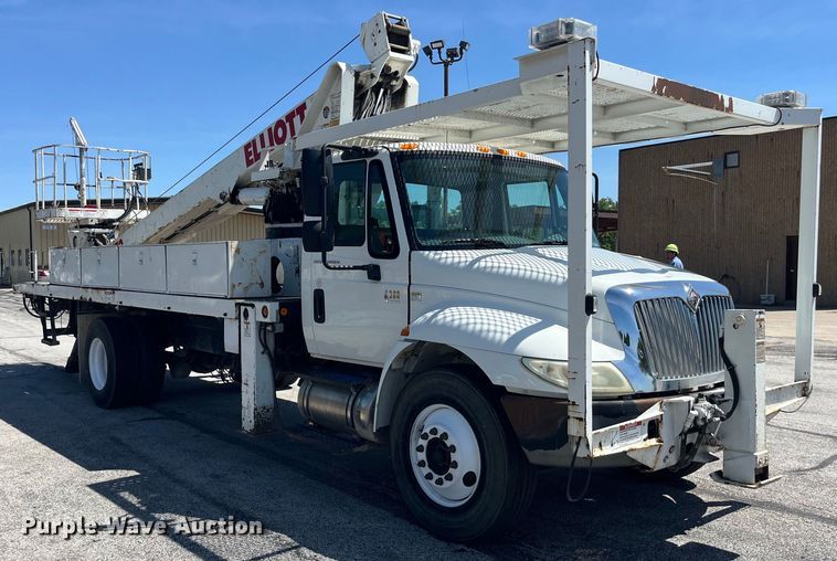 image for item EK8614 2005 International  4300 bucket truck