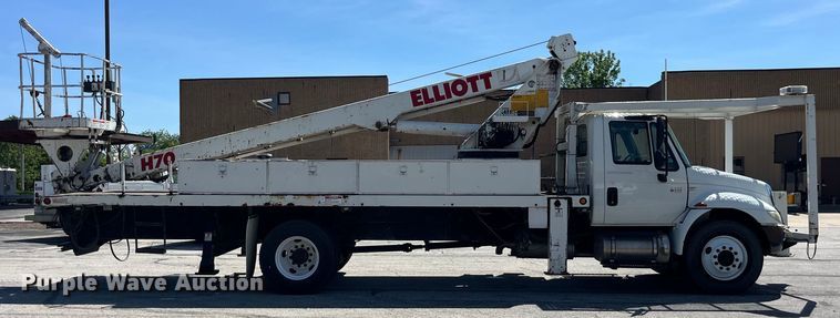 image for item EK8614 2005 International  4300 bucket truck