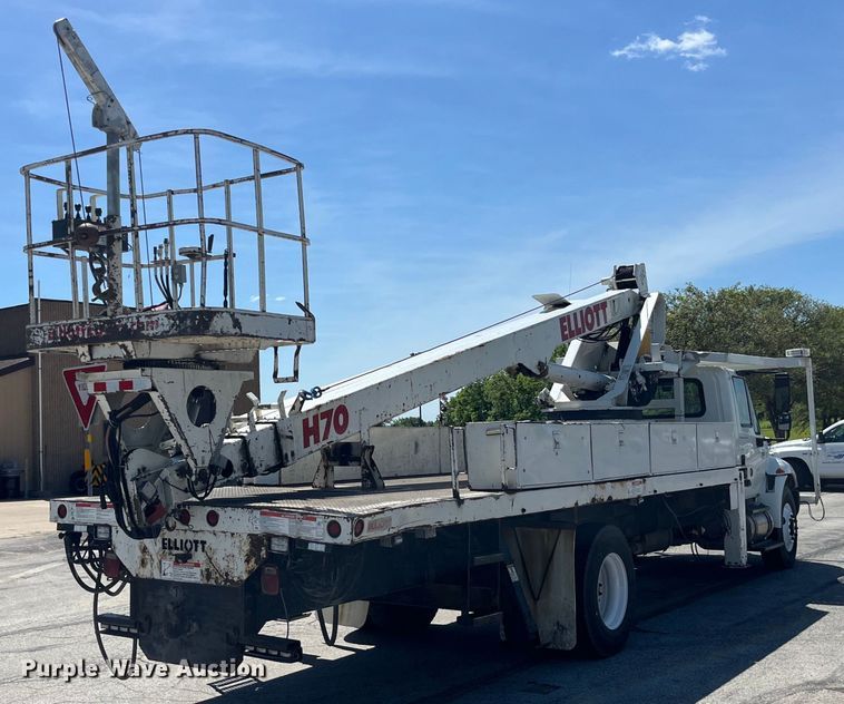 image for item EK8614 2005 International  4300 bucket truck