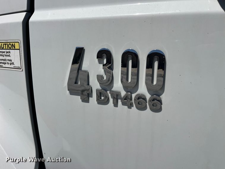 image for item EK8614 2005 International  4300 bucket truck