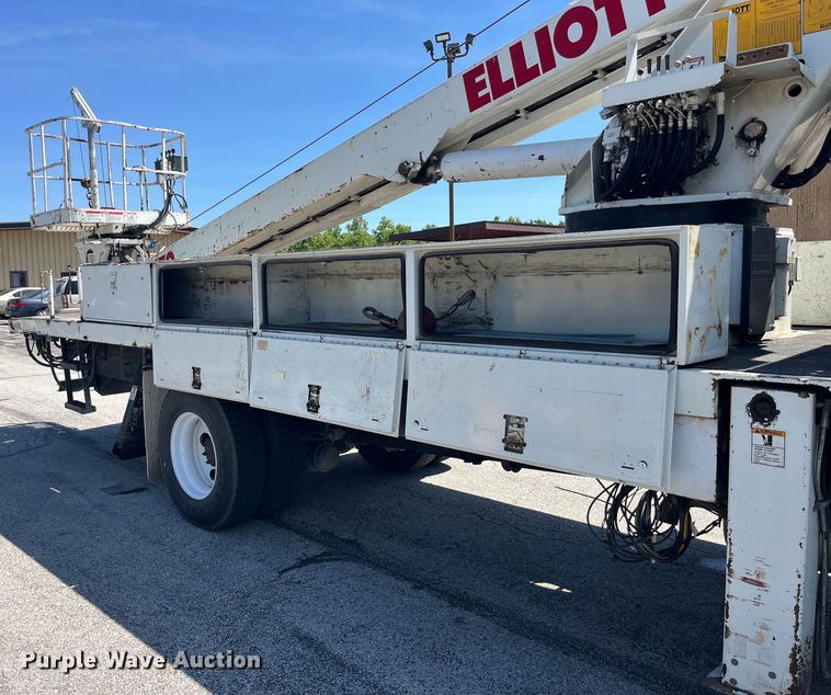 image for item EK8614 2005 International  4300 bucket truck