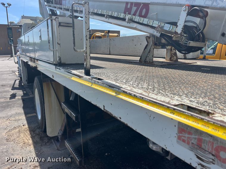 image for item EK8614 2005 International  4300 bucket truck