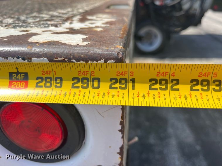 image for item EK8614 2005 International  4300 bucket truck