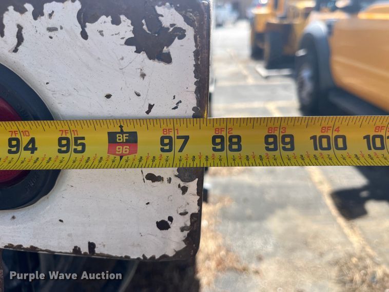 image for item EK8614 2005 International  4300 bucket truck