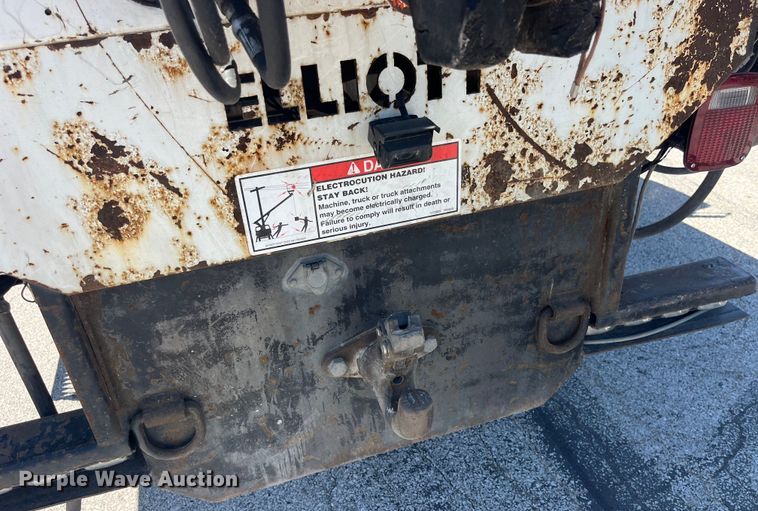image for item EK8614 2005 International  4300 bucket truck