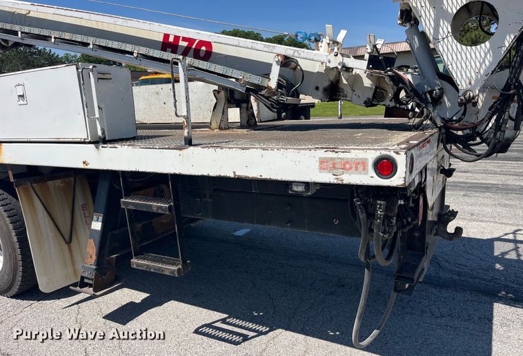 image for item EK8614 2005 International  4300 bucket truck
