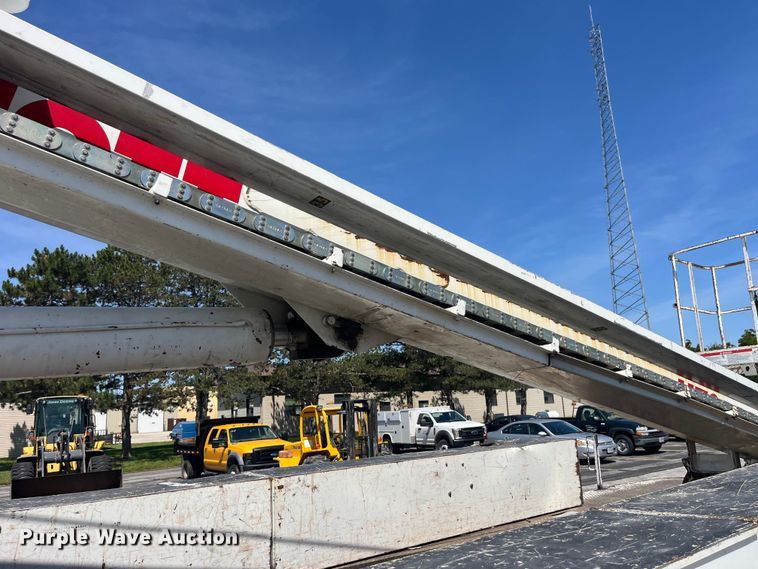 image for item EK8614 2005 International  4300 bucket truck